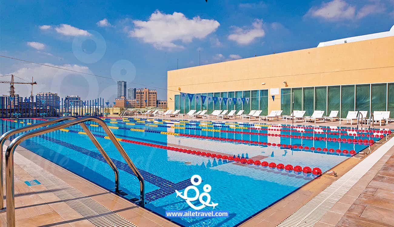 مسبح على سطح سيركل مول دبي