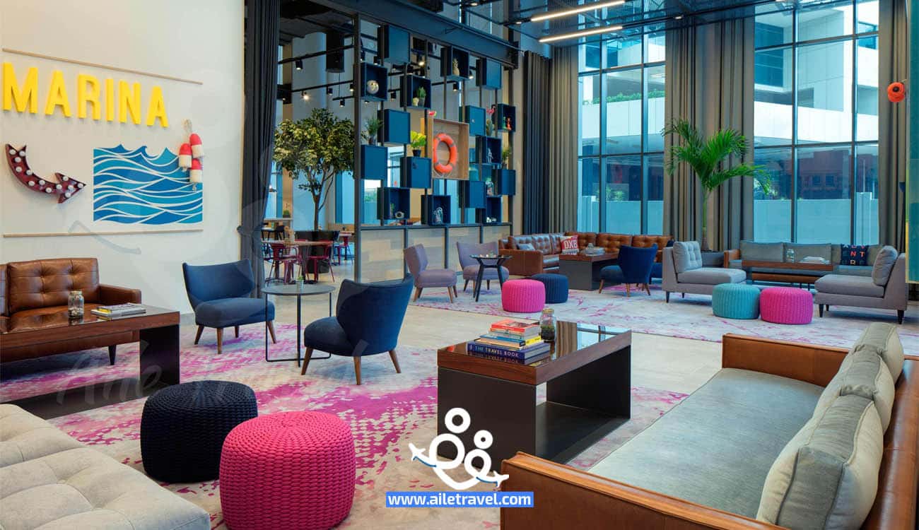 صالة الانتظار في فندق روف دبي مارينا