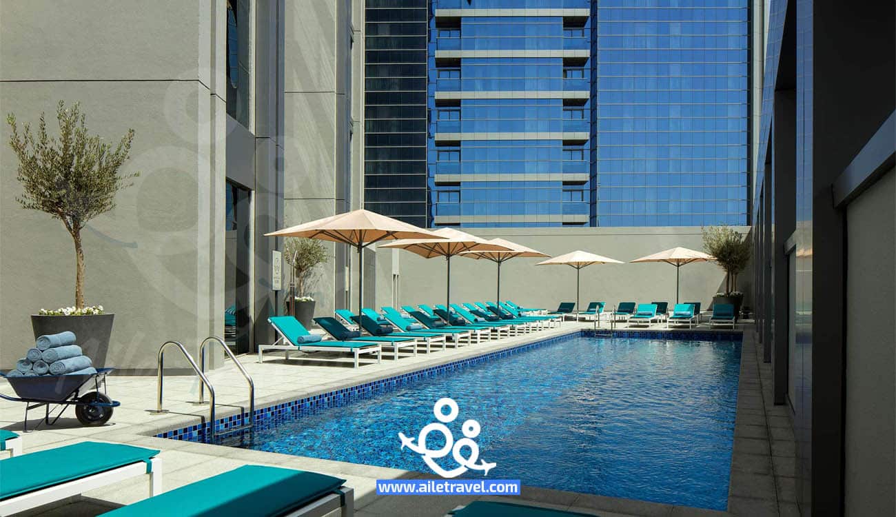 مسبح فندق روف دبي مارينا