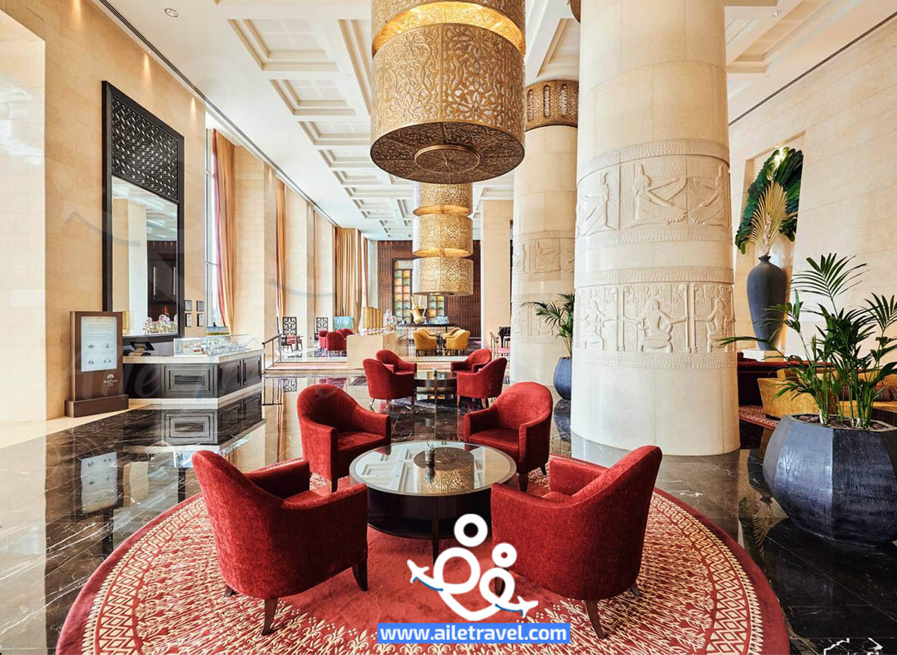 مطعم في فندق رافلز دبي