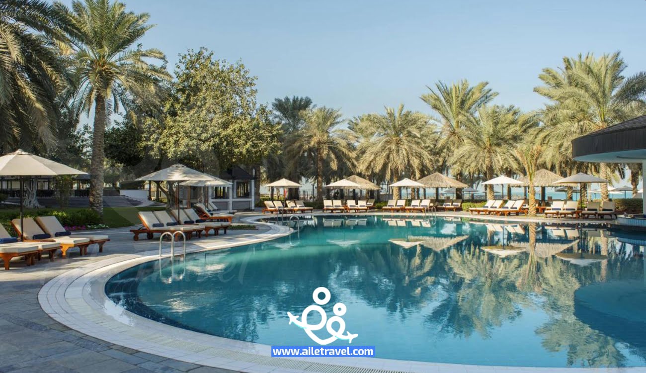 منتجع شيراتون جميرا بيتش المسبح الخارجي