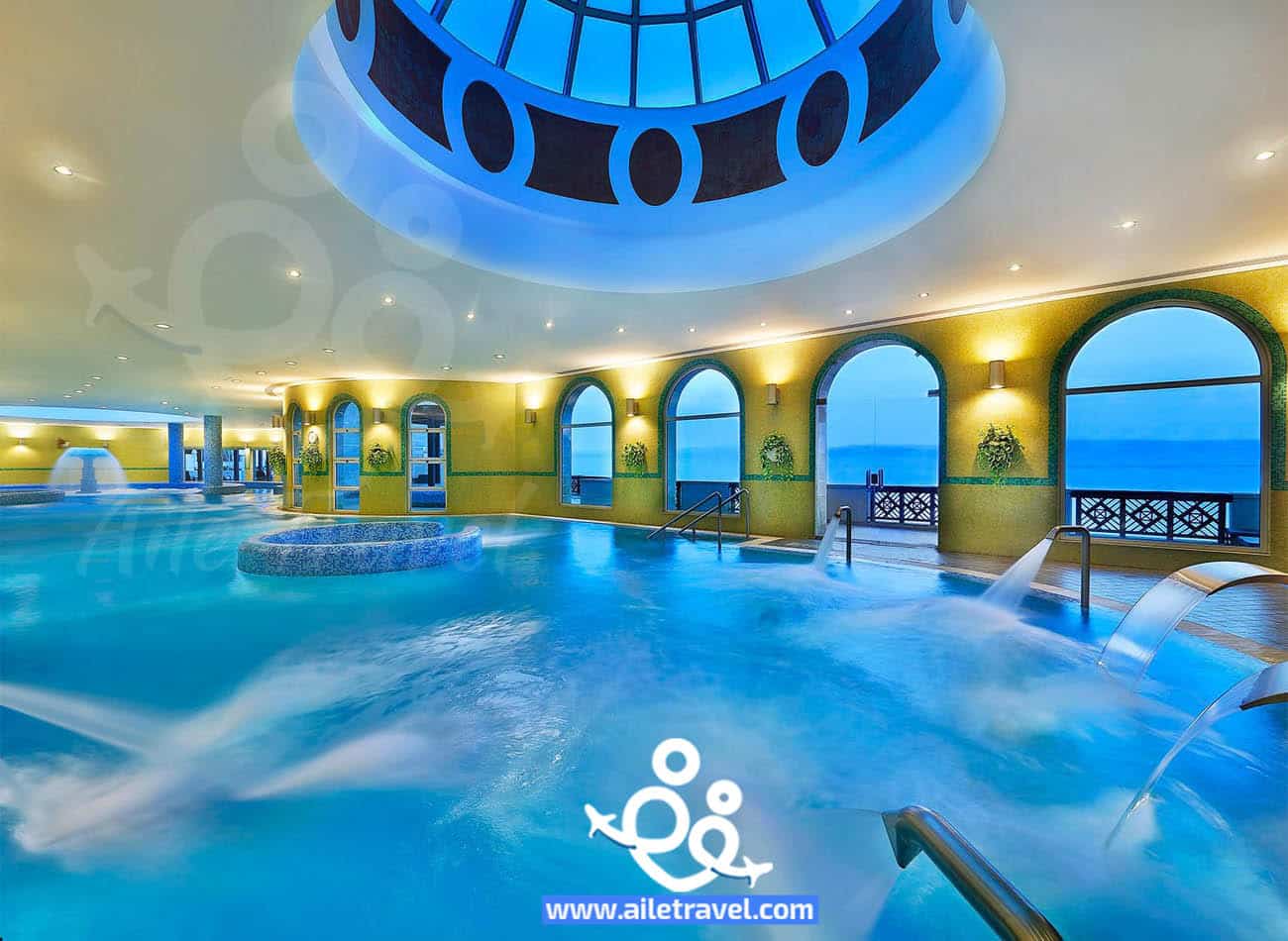 المسبح في فندق انتركونتيننتال البحر الميت