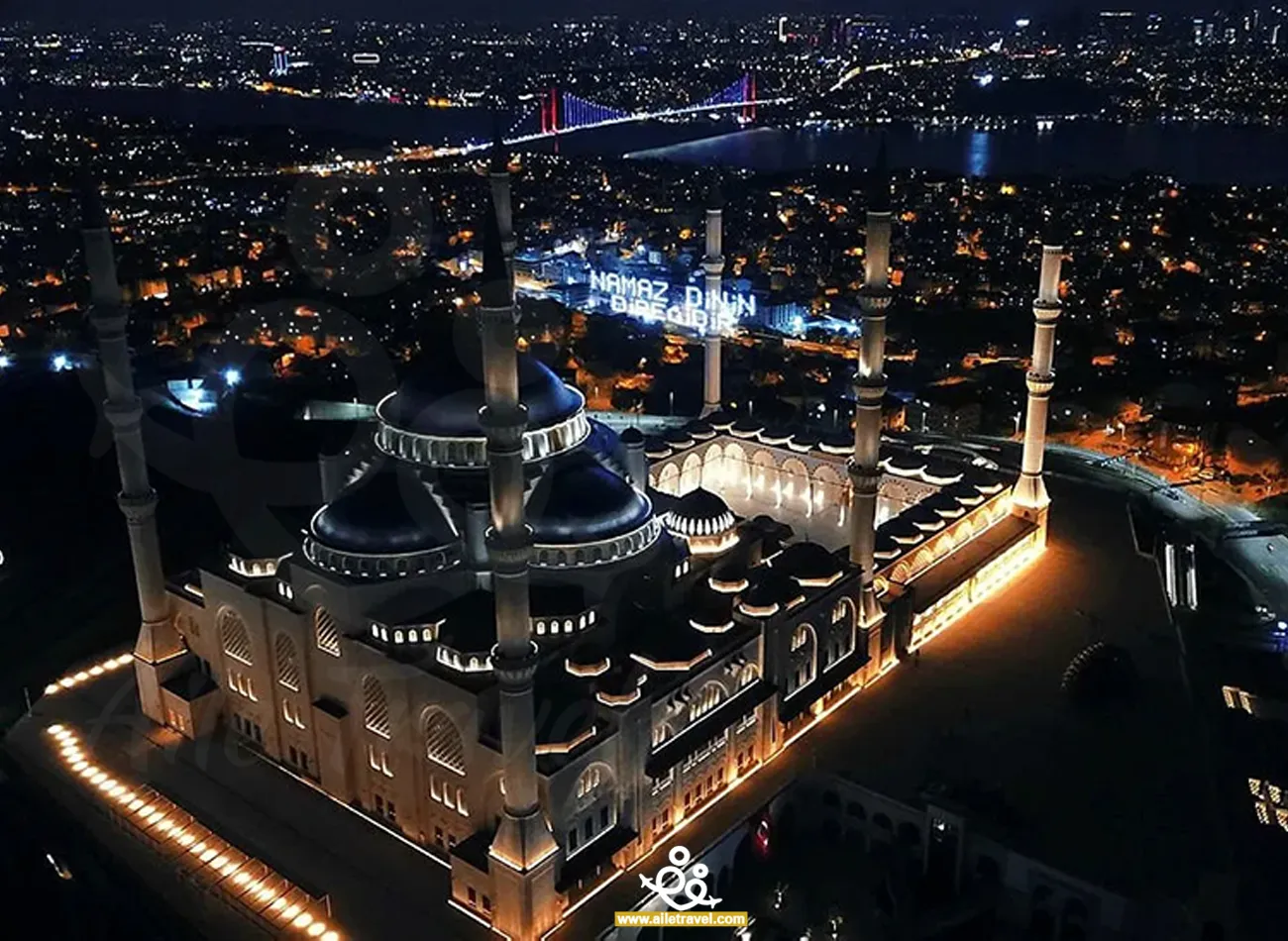 جامع تشامليجا في الليل
